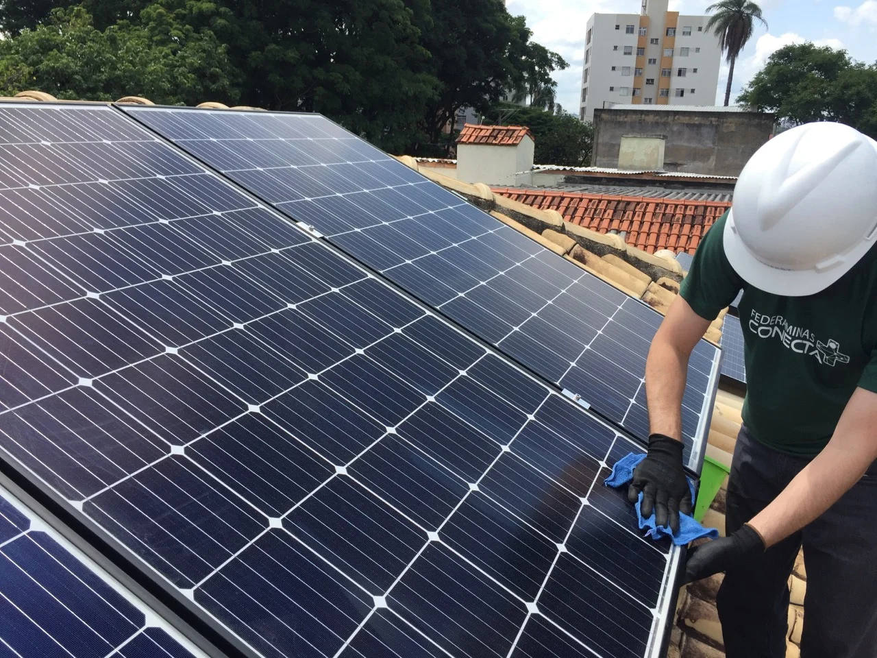 Manutenção de sistemas solares fotovoltaicos